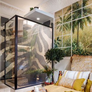 Imagen de dormitorio ecléctico, de tamaño medio, con paredes blancas