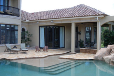 Elegant pool photo in Miami