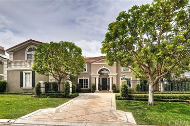 Example of a classic exterior home design in Los Angeles