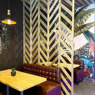 75+ Esszimmer mit schwarzer Wandfarbe und Keramikboden Ideen & Bilder