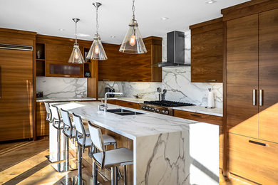 This is an example of a mid-sized contemporary l-shaped eat-in kitchen in Toronto with an undermount sink, flat-panel cabinets, medium wood cabinets, quartz benchtops, grey splashback, panelled appliances, medium hardwood floors and with island.