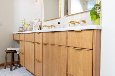 Example of a 1960s bathroom design in Seattle