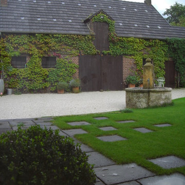 Innenhof mit Schwimmteich