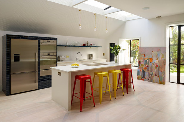 Contemporary Kitchen by Harvey Jones Kitchens