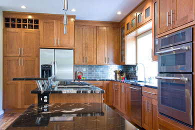 Kitchen - transitional kitchen idea in Portland