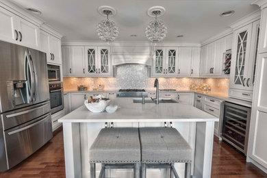 Transitional kitchen photo in Vancouver