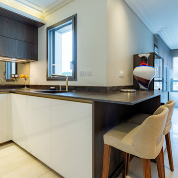 Création d'une cuisine chic et lumineuse dans une maison moderne