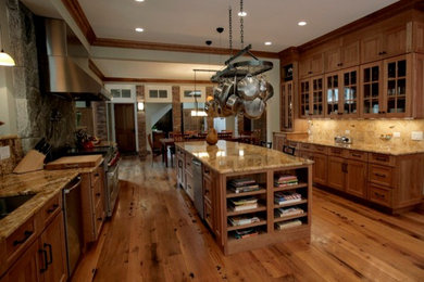 Example of a classic kitchen design in New York