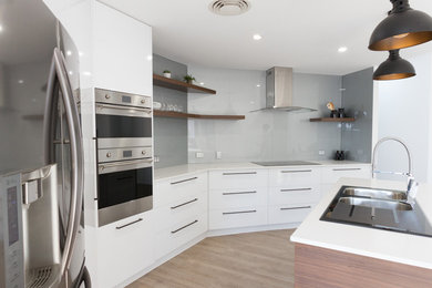 Photo of a kitchen in Gold Coast - Tweed.