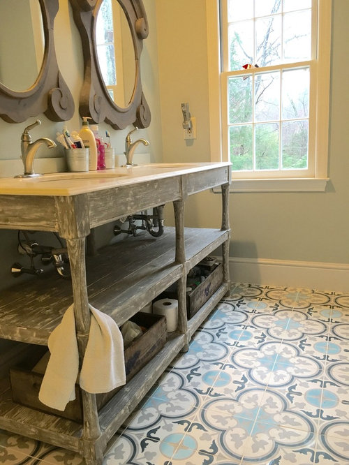 Landhausstil Badezimmer mit blauen Fliesen Ideen, Design & Bilder | Houzz