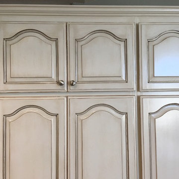 Expresso and white shabby chic kitchen cabinets