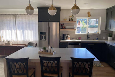 Kitchen - kitchen idea in Sacramento