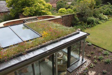Inspiration for a modern house exterior in Other.