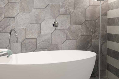 Идея дизайна: главная ванная комната среднего размера в стиле модернизм с серыми фасадами и серой плиткой