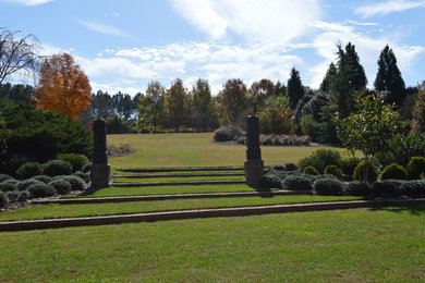 Inspiration for a traditional landscaping in Raleigh.