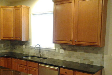 Kitchen - traditional kitchen idea in Philadelphia