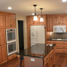 this would be a comparable look to my kitchen with wood wood and white