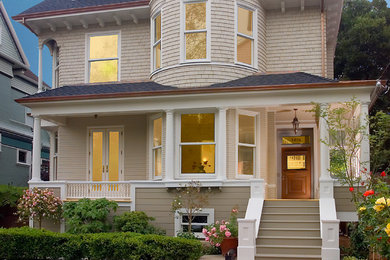 Design ideas for a traditional home design in San Francisco.