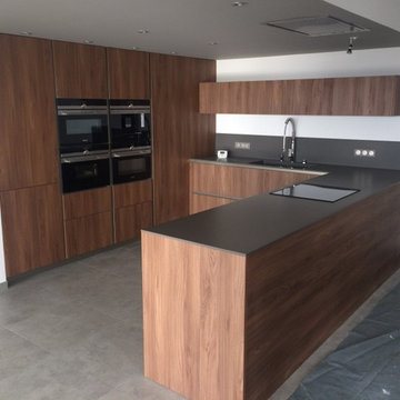 CUISINE AVEC PLAN DE TRAVAIL EN QUARTZ SILESTONE CEMENTO SPA