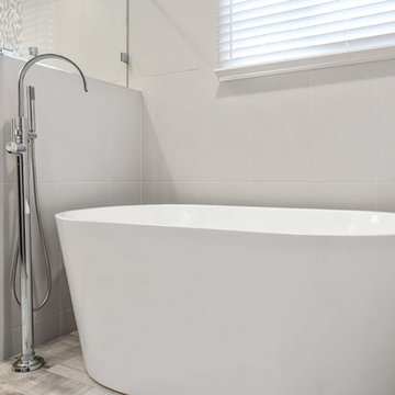 Luxury Bathroom with Natural & Modern Elements