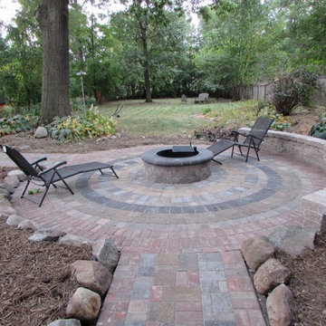Mixed Paver Circle Patio