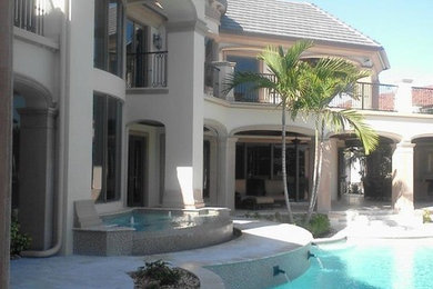 Elegant pool photo in Miami