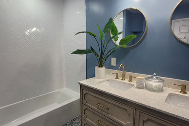 ワシントンD.C.にある地中海スタイルのおしゃれな浴室の写真