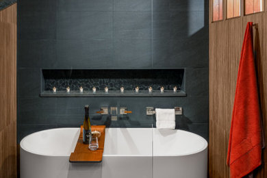 Bathroom - contemporary bathroom idea in New York