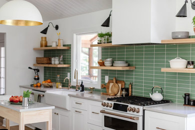 Kitchen - 1960s kitchen idea in Atlanta