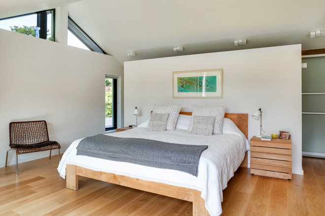 Contemporary Bedroom by Penton Architects