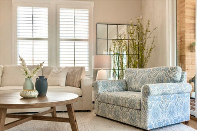 Living room photo in Atlanta