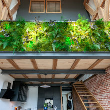 Un loft avec garde corps en végétaux