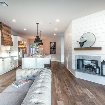 FAMILY ROOM / KITCHEN