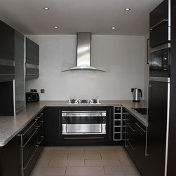 Black kitchen By LWK Kitchens London - Kitchen Cabinets
