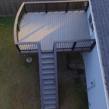Contemporary Deck in Kirkland, Juanita