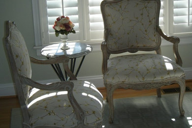 Example of a classic living room design in Richmond