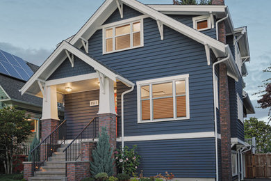 Example of an arts and crafts exterior home design in Seattle