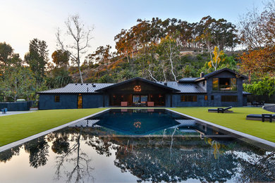 Inspiration for a modern home design remodel in Los Angeles