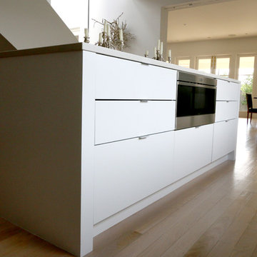 Island with Seating in Contemporary Kitchen