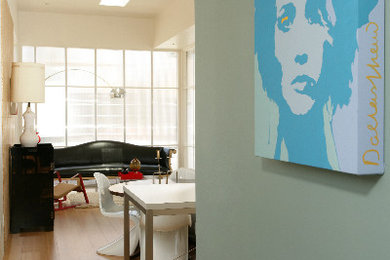 Example of an eclectic living room design in Los Angeles