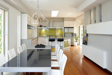 Inspiration for a contemporary home design in Melbourne.