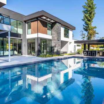 Modern Hillside Oasis