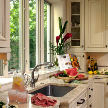 Chevy Chase, Maryland - Traditional - Kitchen