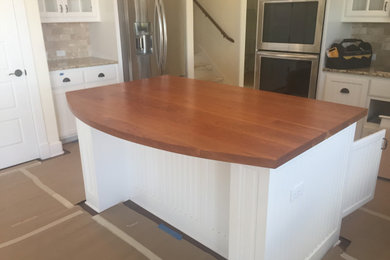 Example of a mid-sized cottage kitchen design in Austin with shaker cabinets