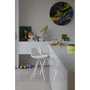 Pera Bar and Counter Stool, White, Counter Height / 25'' Seat Height