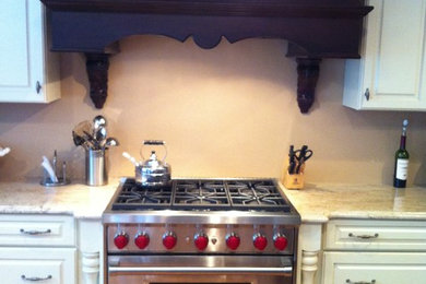 Elegant kitchen photo in New York