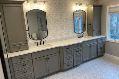 Large traditional master bathroom in Cleveland with flat-panel cabinets, grey cabinets, an open shower, a two-piece toilet, grey walls, ceramic floors, an undermount sink, engineered quartz benchtops, grey floor, a hinged shower door, white benchtops, a double vanity, a built-in vanity and wallpaper.