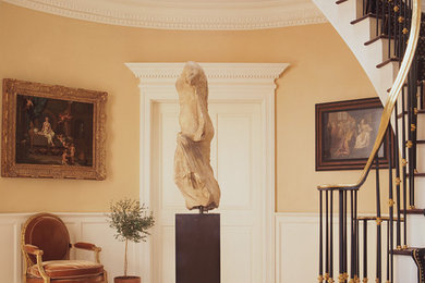 Entryway - traditional entryway idea in New York