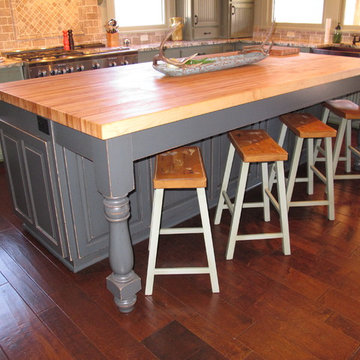 Hampton Estates Eased Borders Kitchen