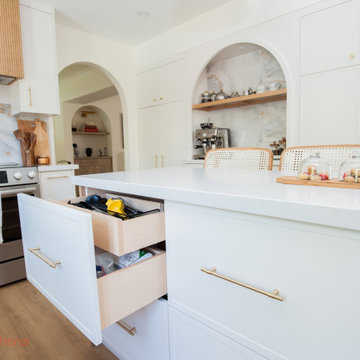 Organic Texture, Sophisticated Form: Story of a Transitional Kitchen